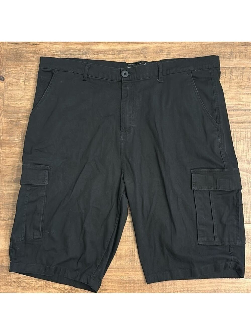 Wicked Stitch Men’s Black Flat Front Weekend Cargo Shorts 42” Waist, 7 pockets